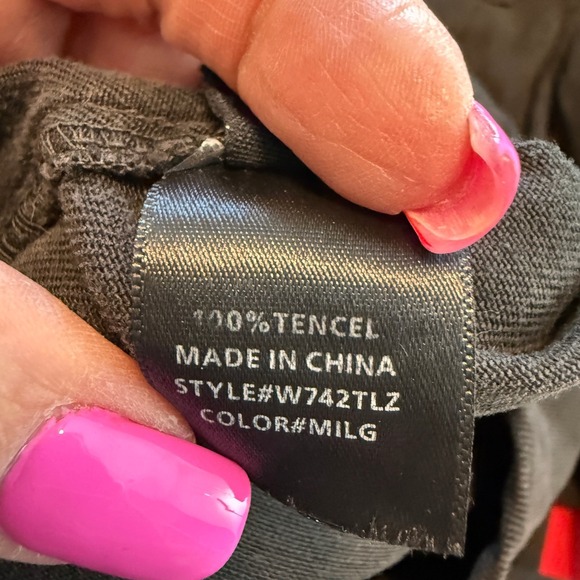 Stylish Black Midi Dress - Picture 5 of 7